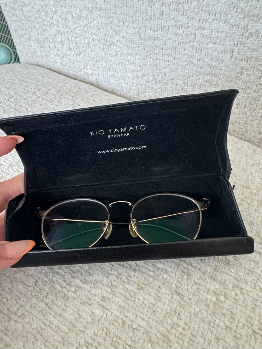 Kio Yamato Women's Gold & Black Round Metal Frame Eyeglasses